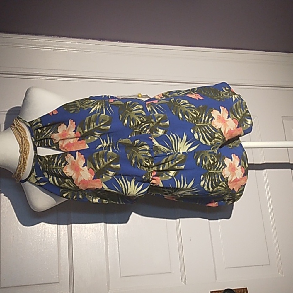Cute Floral Romper, "J for Justin" sleeveless, peekaboo neckline. New sz S